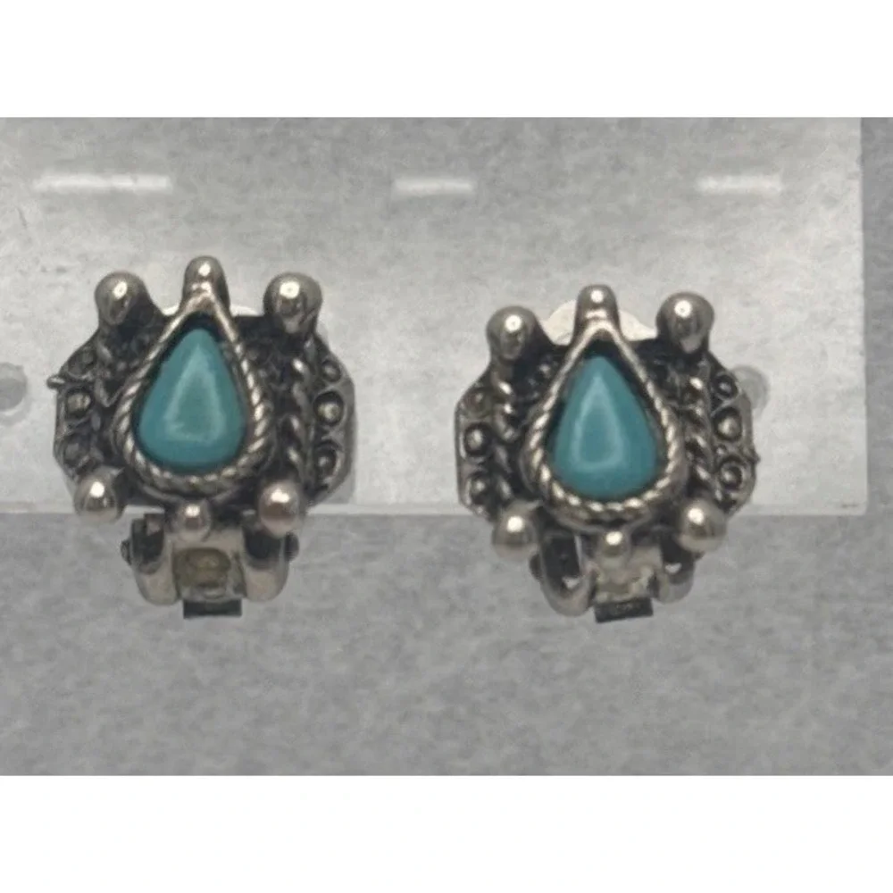Vintage Southwestern Style Faux Turquoise Clip On Earrings Silver Tone Textured